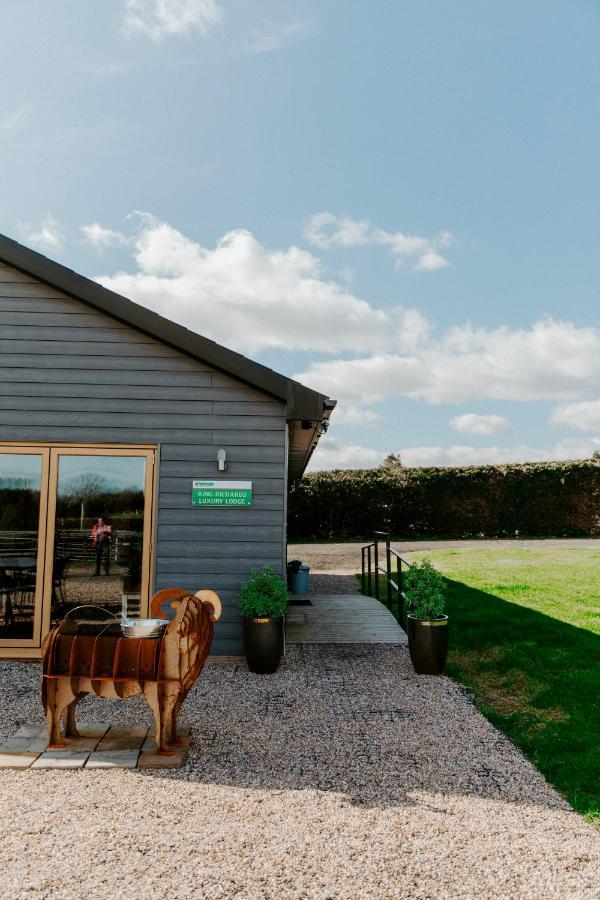 King Richard'S Luxury Lodge - Sleeps Up To 8 ,Dog Friendly ,Near Sherwood Forest At Fairview Farm In Nottingham Set In 88 Acres And Great For Groups,Family Gatherings,Corporate Events المظهر الخارجي الصورة