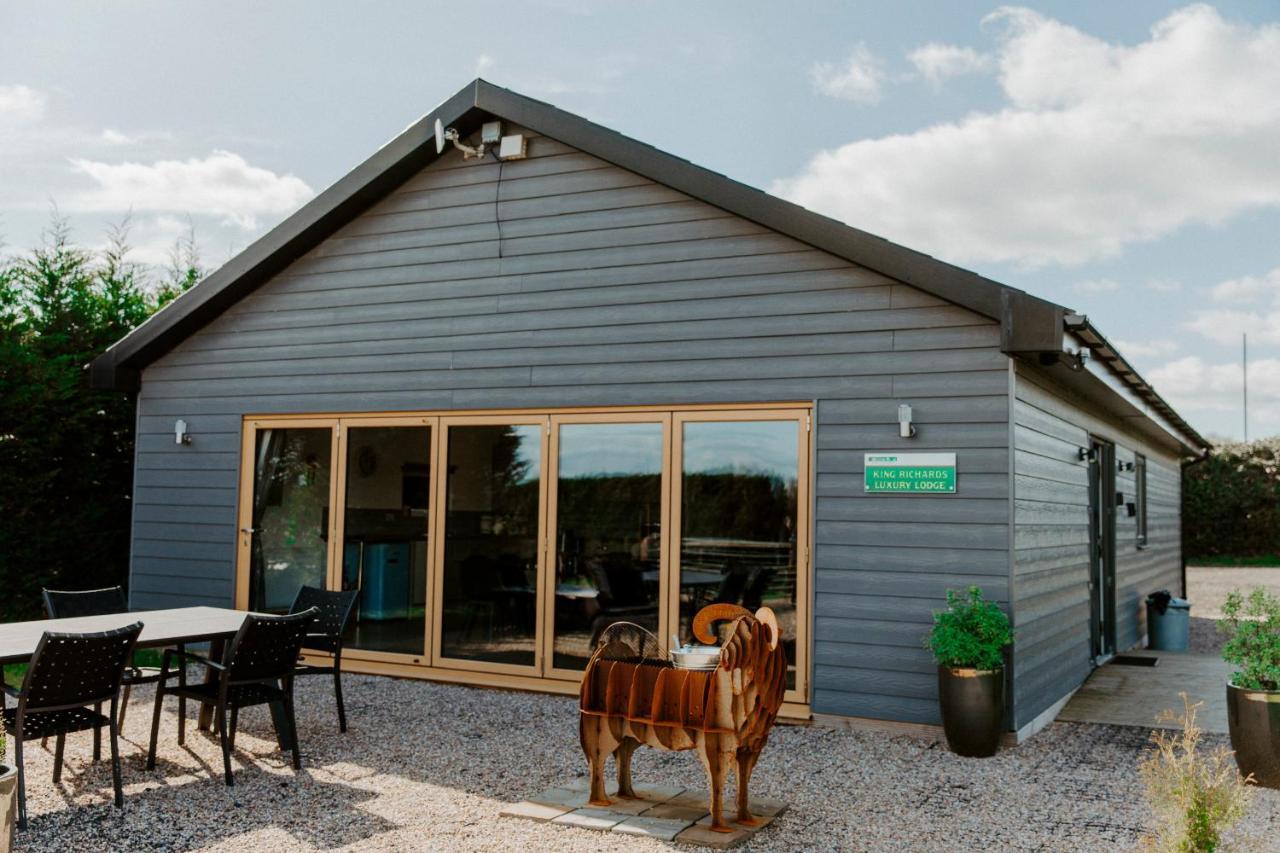 King Richard'S Luxury Lodge - Sleeps Up To 8 ,Dog Friendly ,Near Sherwood Forest At Fairview Farm In Nottingham Set In 88 Acres And Great For Groups,Family Gatherings,Corporate Events المظهر الخارجي الصورة