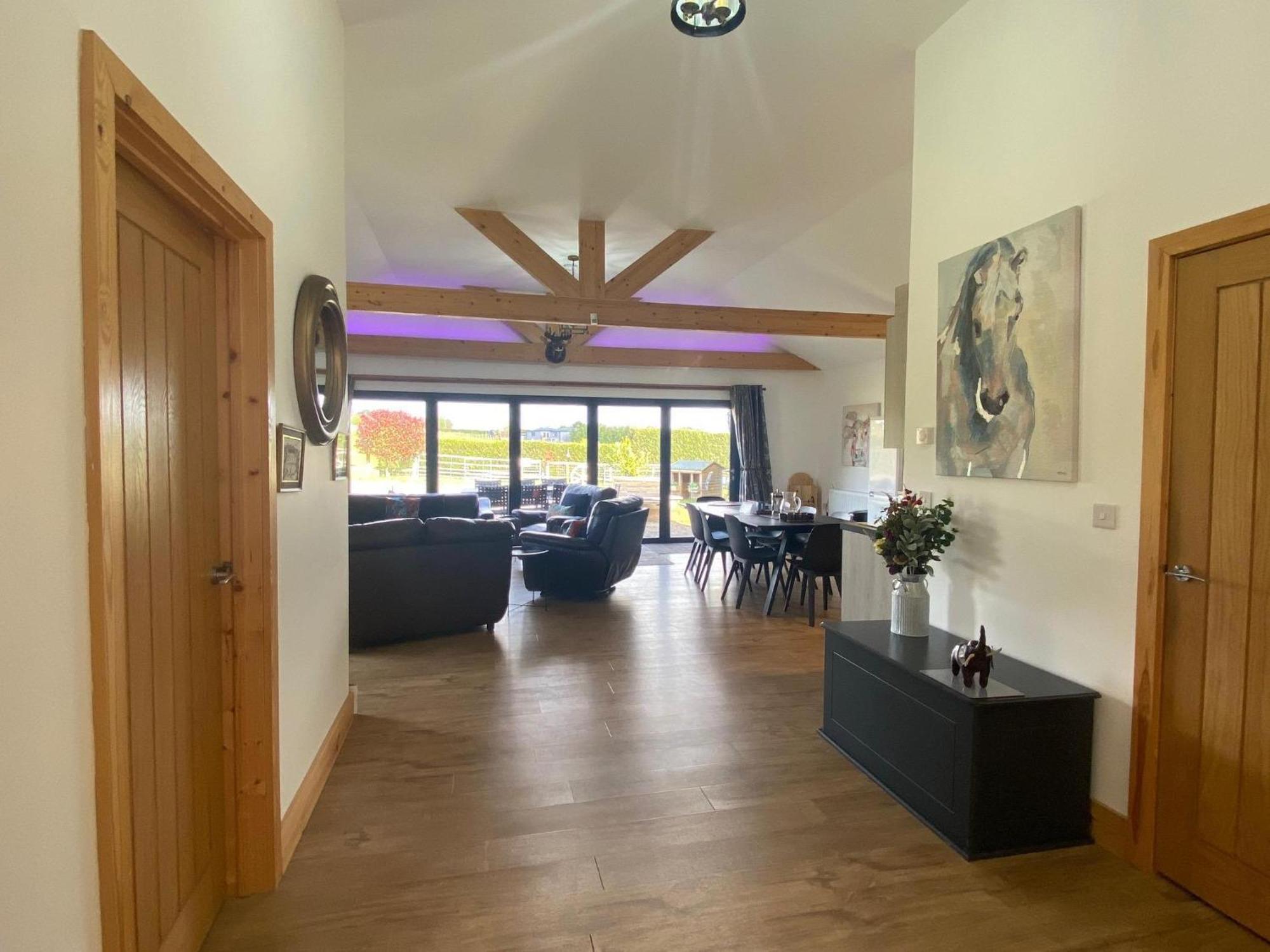 King Richard'S Luxury Lodge - Sleeps Up To 8 ,Dog Friendly ,Near Sherwood Forest At Fairview Farm In Nottingham Set In 88 Acres And Great For Groups,Family Gatherings,Corporate Events المظهر الخارجي الصورة