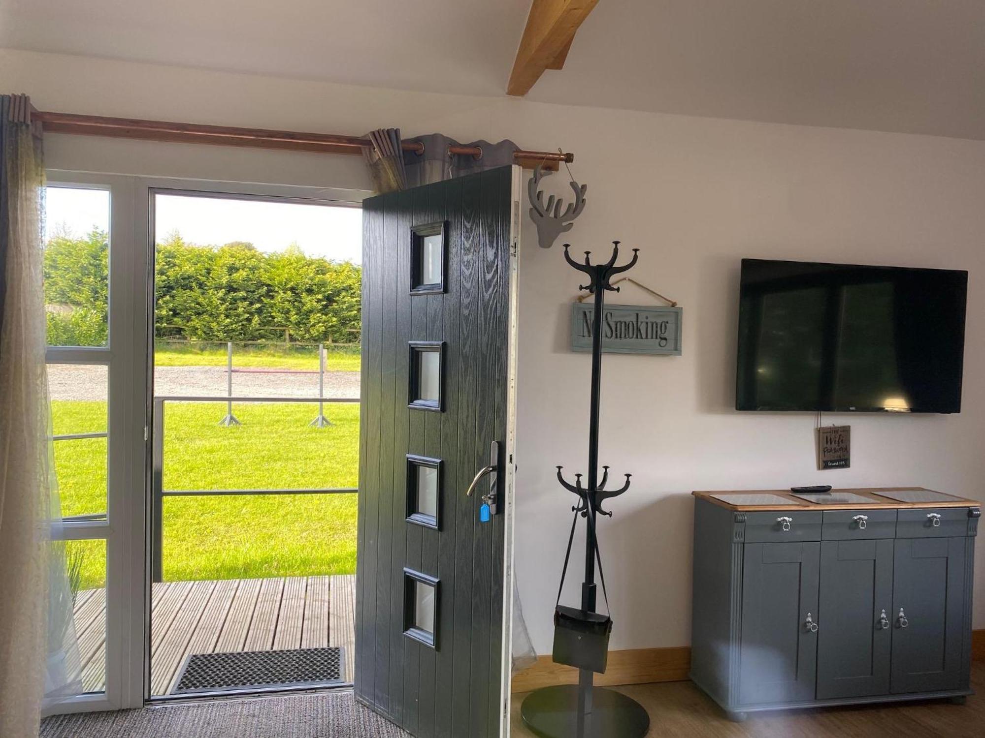 King Richard'S Luxury Lodge - Sleeps Up To 8 ,Dog Friendly ,Near Sherwood Forest At Fairview Farm In Nottingham Set In 88 Acres And Great For Groups,Family Gatherings,Corporate Events المظهر الخارجي الصورة