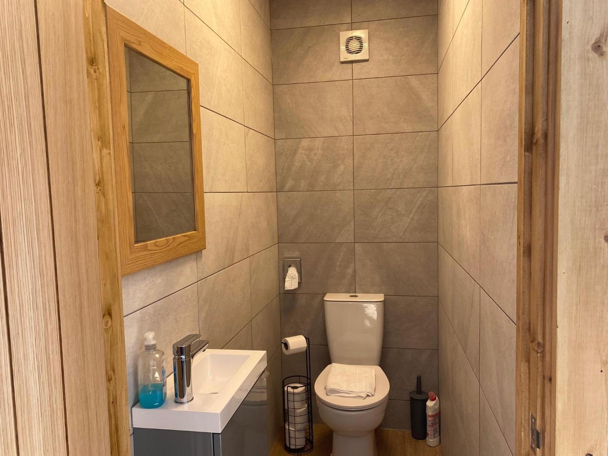 King Richard'S Luxury Lodge - Sleeps Up To 8 ,Dog Friendly ,Near Sherwood Forest At Fairview Farm In Nottingham Set In 88 Acres And Great For Groups,Family Gatherings,Corporate Events المظهر الخارجي الصورة