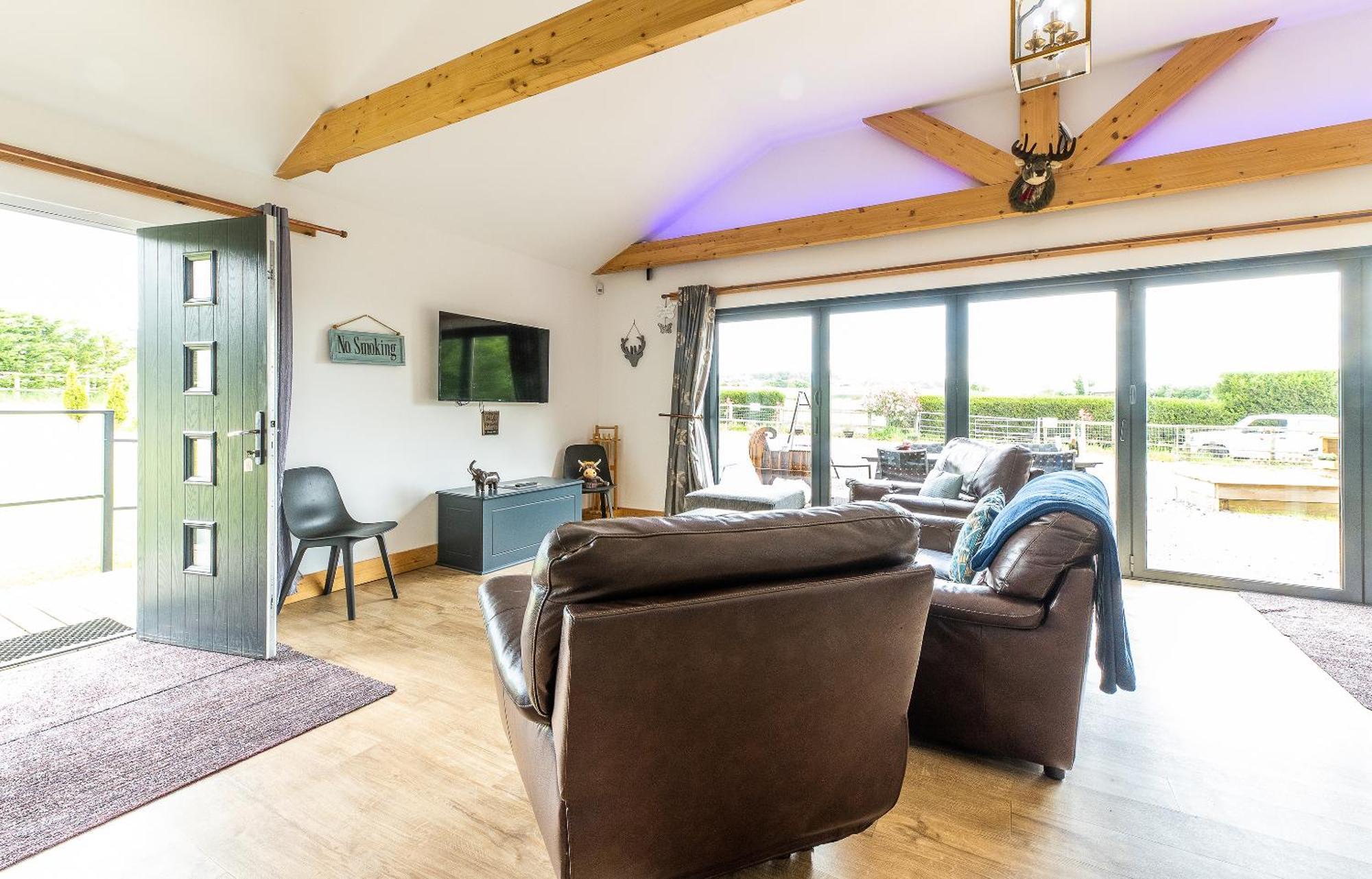 King Richard'S Luxury Lodge - Sleeps Up To 8 ,Dog Friendly ,Near Sherwood Forest At Fairview Farm In Nottingham Set In 88 Acres And Great For Groups,Family Gatherings,Corporate Events المظهر الخارجي الصورة