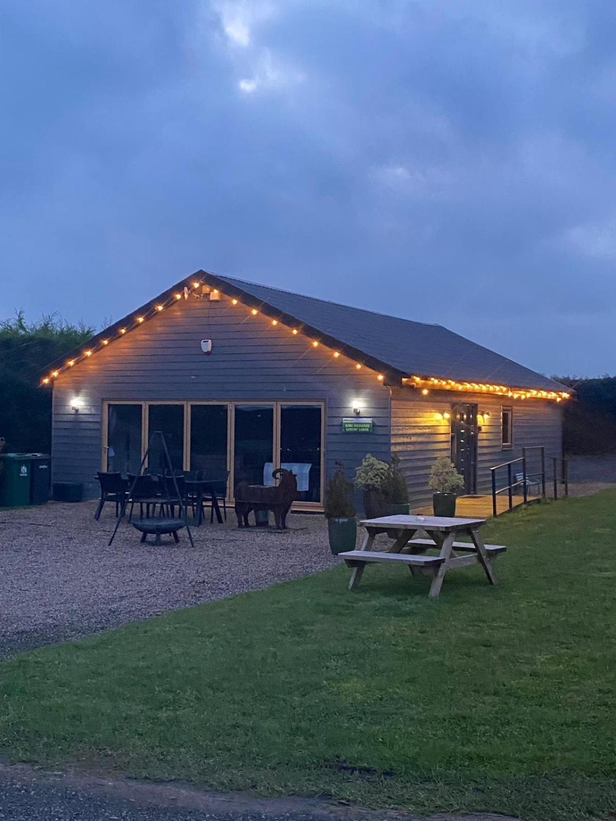 King Richard'S Luxury Lodge - Sleeps Up To 8 ,Dog Friendly ,Near Sherwood Forest At Fairview Farm In Nottingham Set In 88 Acres And Great For Groups,Family Gatherings,Corporate Events المظهر الخارجي الصورة